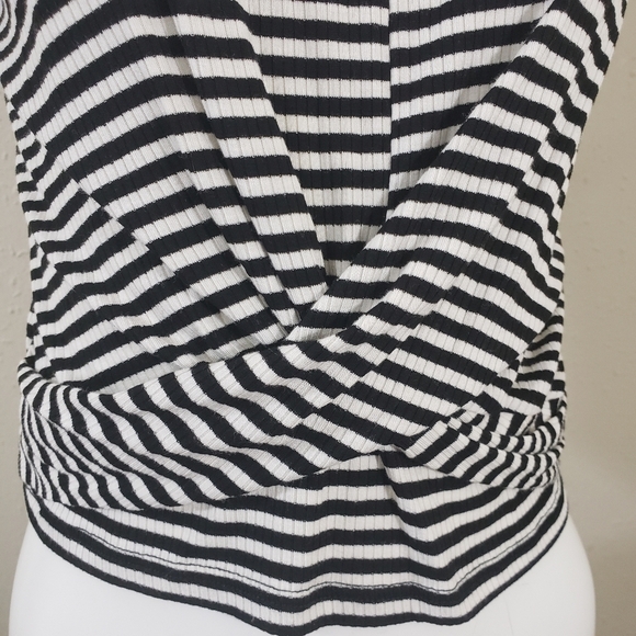 Soprano white and black striped crop top sz XL - Picture 2 of 5